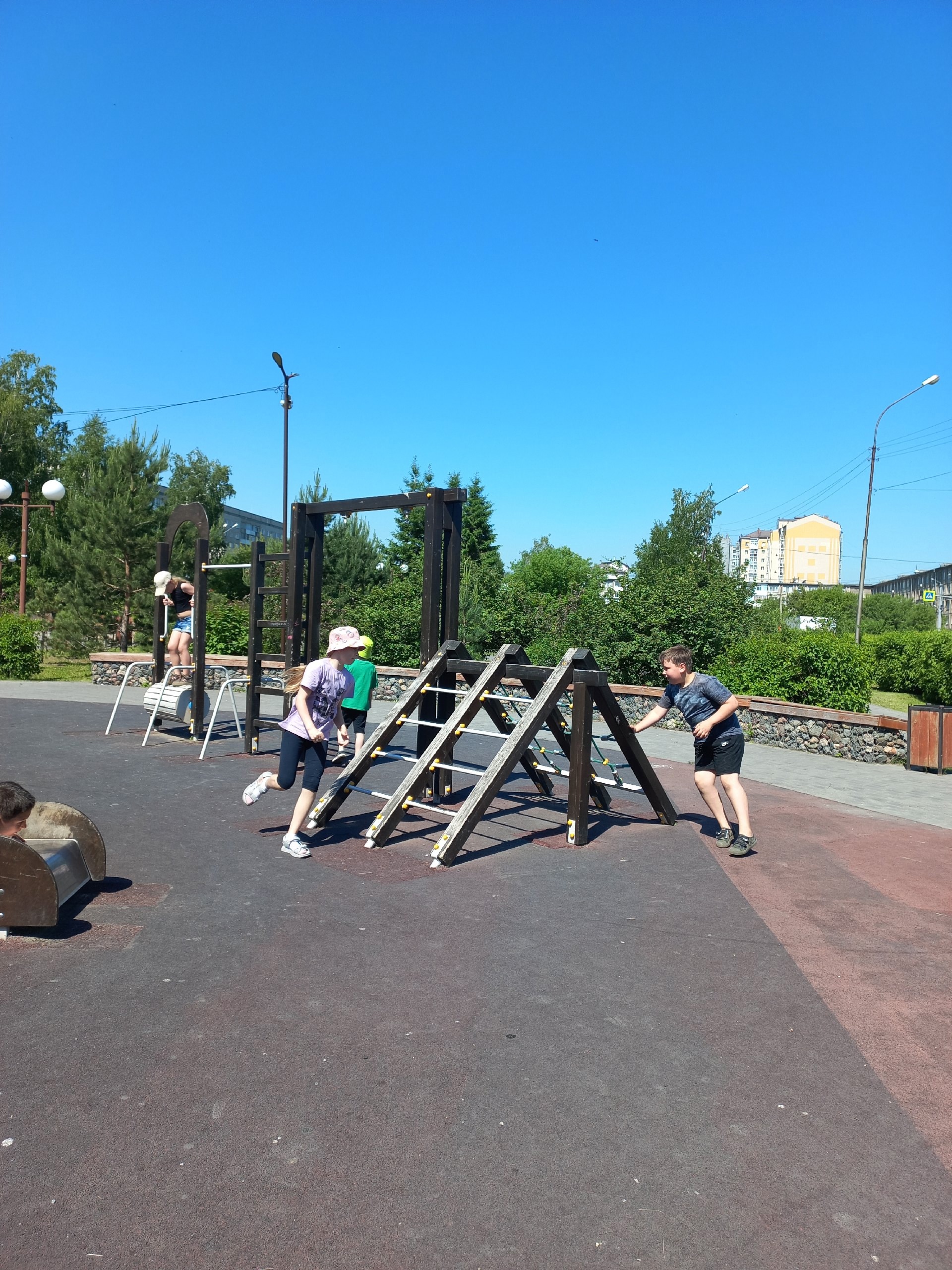 Игры на свежем воздухе.