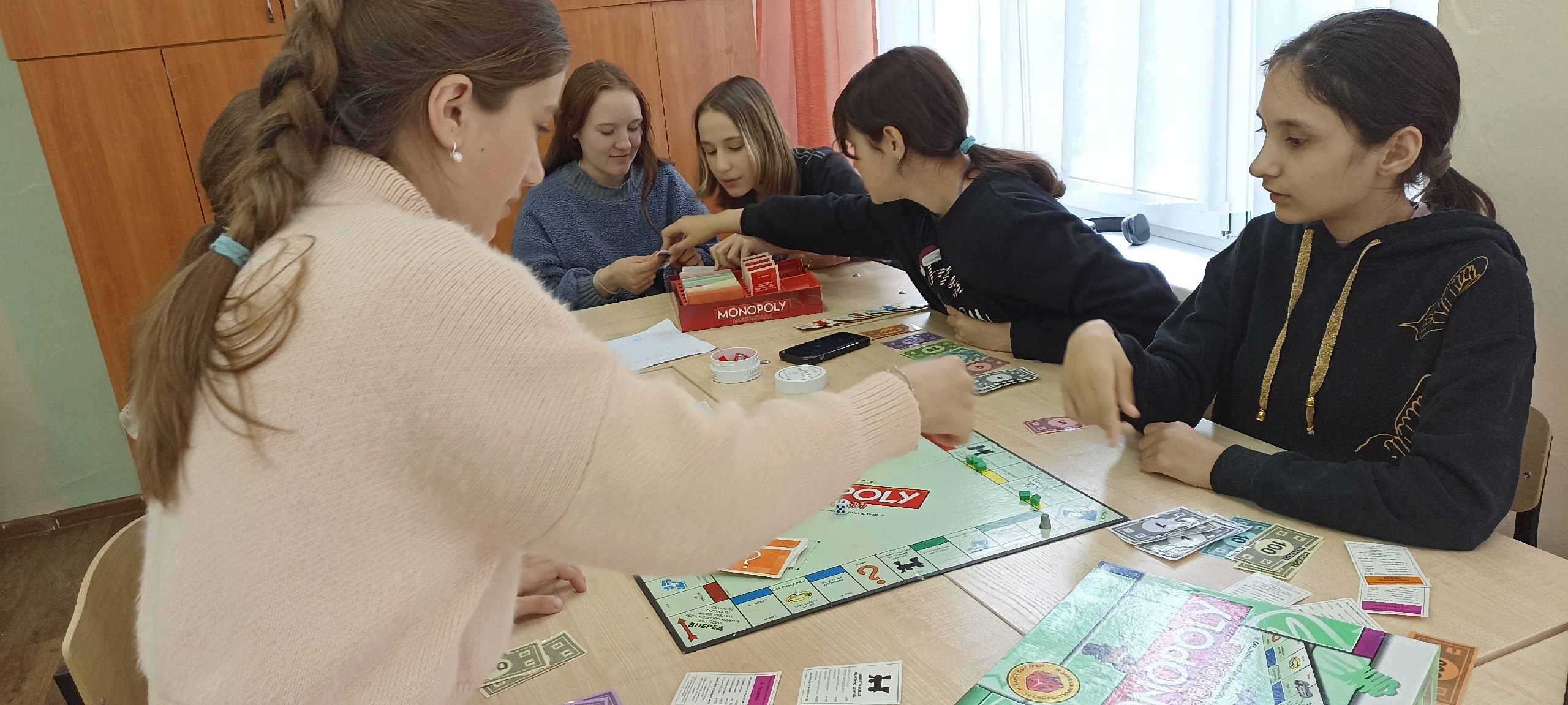 Настольные игры по интересам, познавательно - развивающего характера..